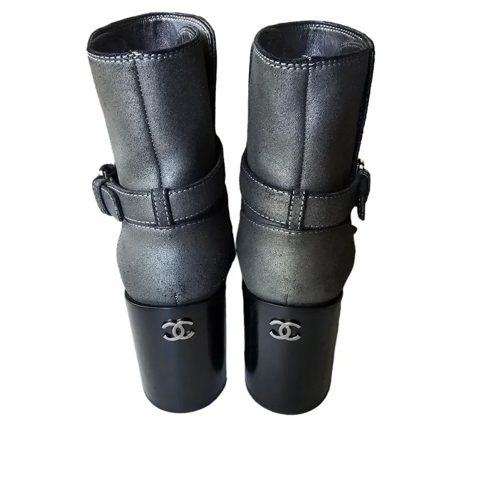 Chanel 22B CC Cap Toe Short Boot Size 39.5 8.5 9 Gray Suede Patent Black Leather